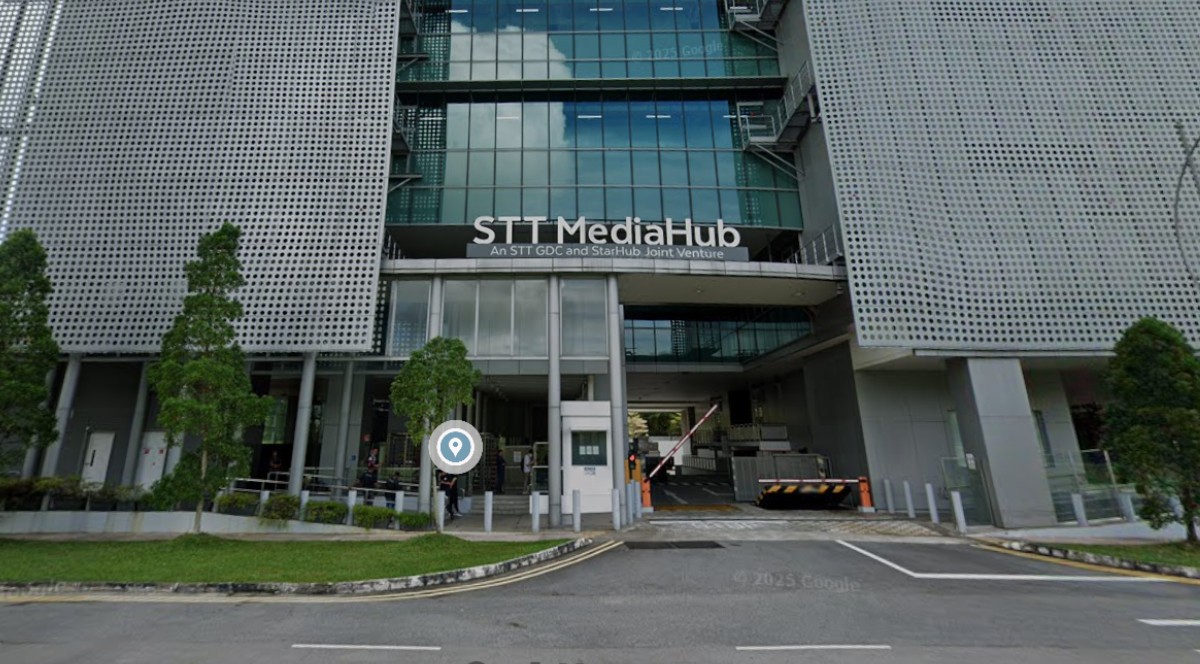 Exterior view of STT MediaHub in Singapore, a modern data centre and media facility jointly operated by STT GDC and StarHub, featuring a glass façade and contemporary architectural design.