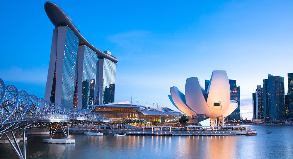 Marina Bay Sands and the ArtScience Museum at Singapore’s Marina Bay waterfront, showcasing the city’s iconic skyline and modern architectural landmarks.