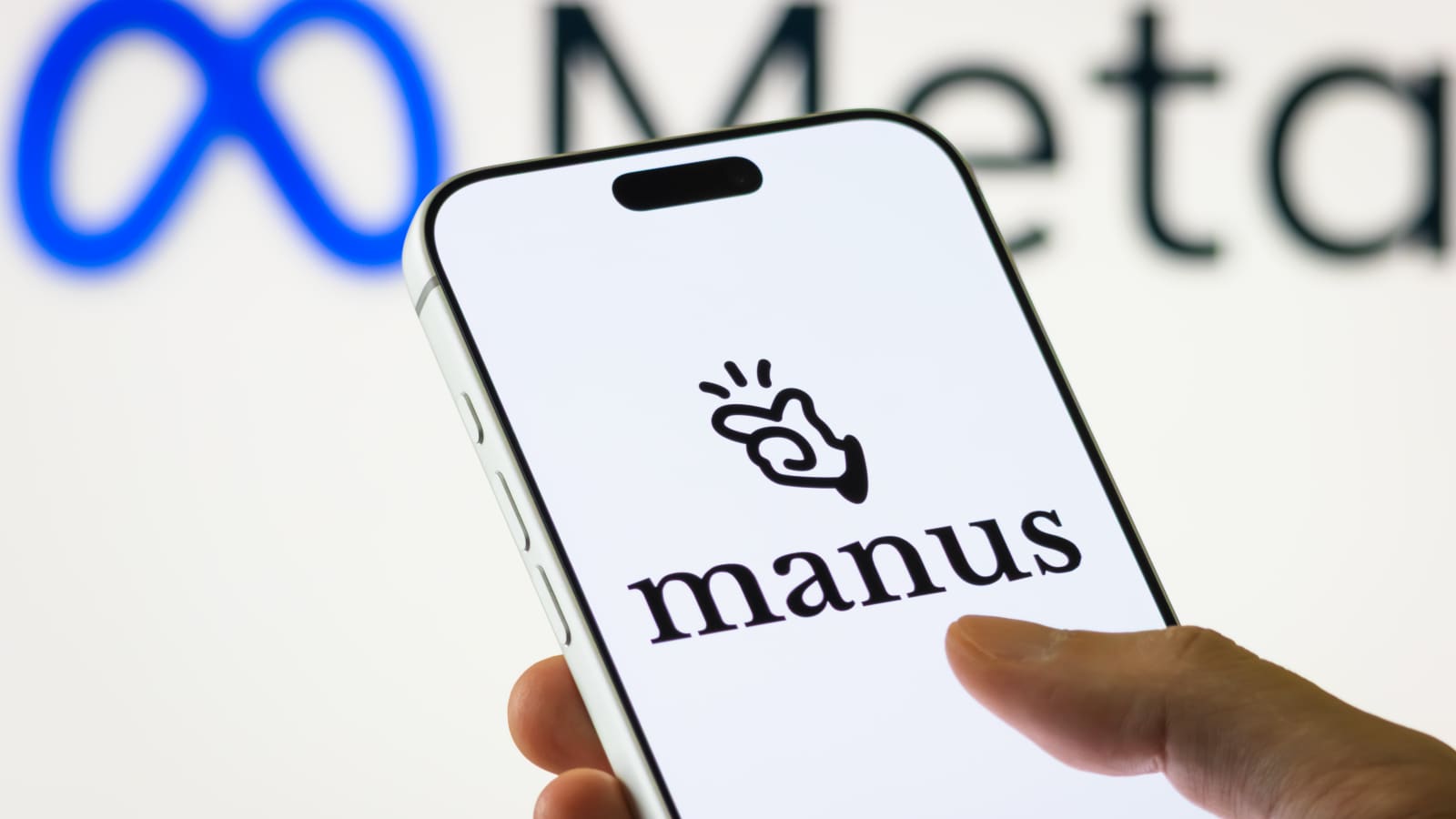 Smartphone displaying Manus AI app logo in front of Meta branding, illustrating artificial intelligence tools and Big Tech ecosystem integration.